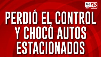 Automovilista chocó autos estacionados y contenedores de basura