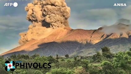 L'eruzione del Kanlaon nelle Filippine, colonna di cenere di 4.000 metri