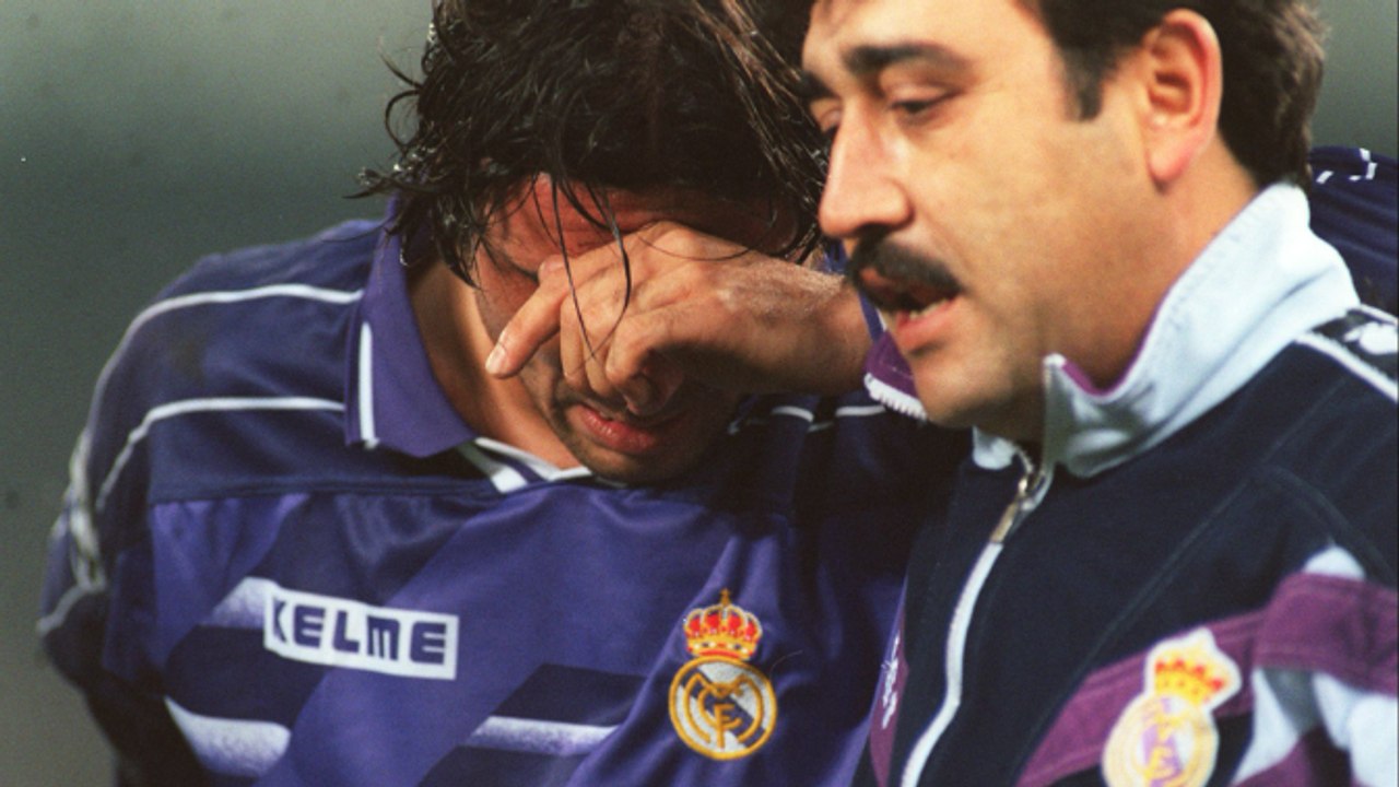 "Aparece un jugador agarrado por otros dos y gritando '¡te mato, te voy a arrancar la cabeza!'": Alkorta desvela una gran bronca en el vestuario del Madrid