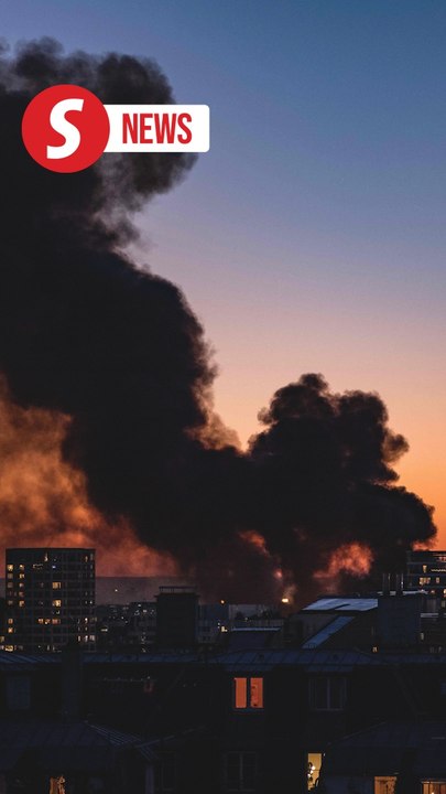 Massive fire erupts at Paris recycling plant, 200 firefighters deployed