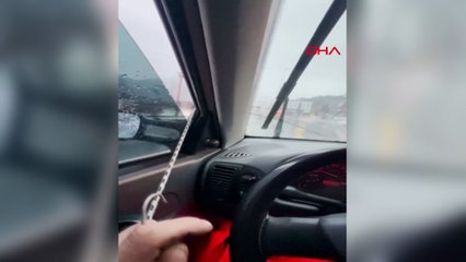 Arızalanan aracını, gaz koluna ip bağlayıp, 1,5 kilometre uzaklıktaki sanayiye götürdü