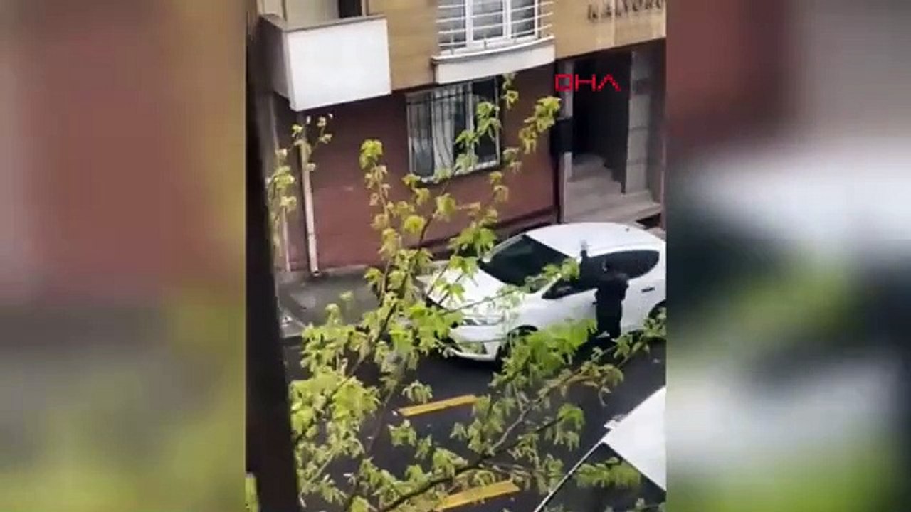 Mahalleyi ayağa kaldıran kavga: Komşularının evini taş yağmuruna tuttular!