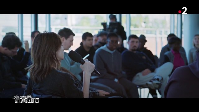 Charlotte Gainsbourg évoque son départ à New York après la mort de Kate Barry, sa soeur, dans Les rencontres du papotin Photo : Charlotte Gainsbourg et Kate Barry - Inauguration de la galerie cinema de Anne Dominique Toussaint et vernissage de l'ex