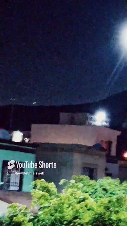 impresionante avistamiento de avión drone helicóptero o cualquier cosa que sea en el cerro