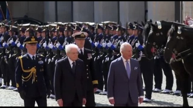 Italia-Gb, Mattarella riceve re Carlo e Camilla al Quirinale