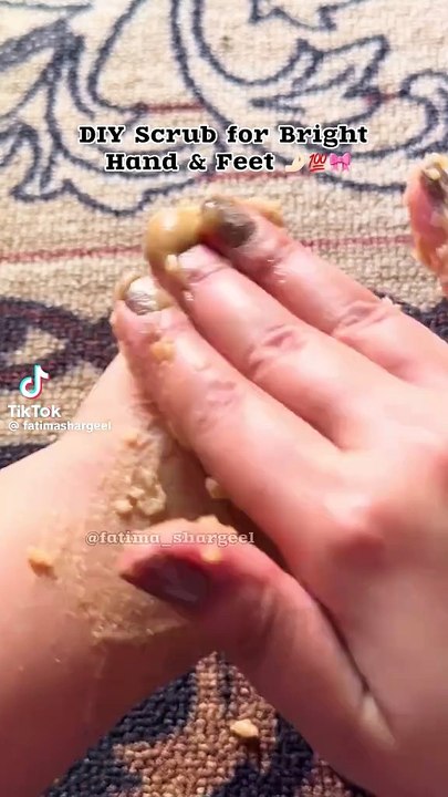 Hands and feet brightening scrub