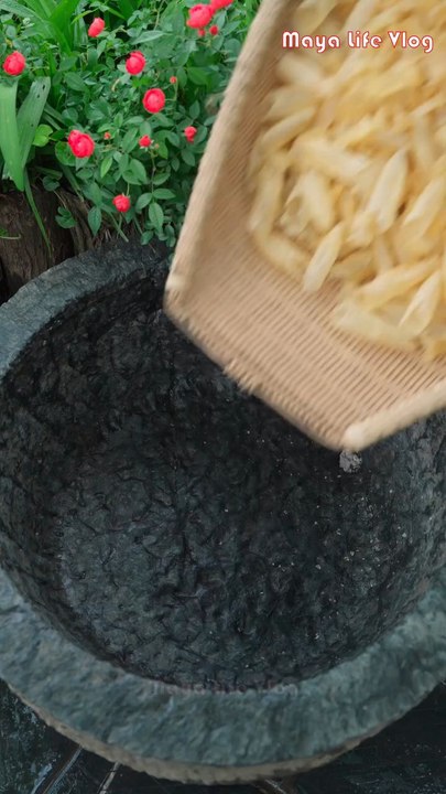 peeling coconuts and spinning silk into yarm #trending #fouryou