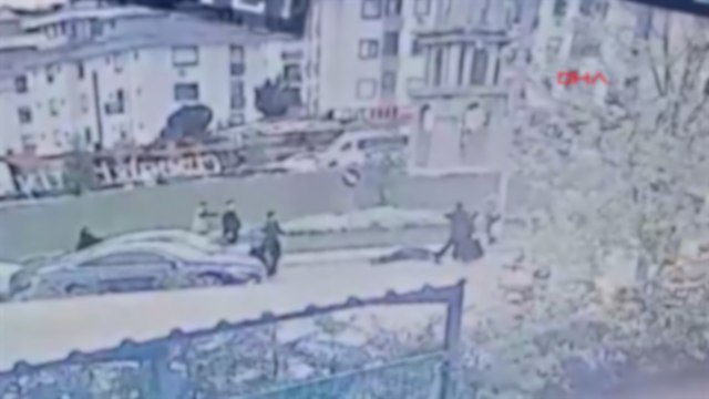 Trafikte tartıştığı sürücüye ateş açıp kaçtı; o anlar kamerada