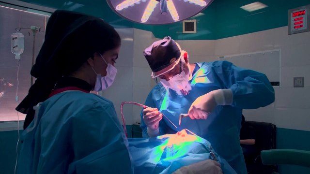 النساء في إيران يُقبلن بكثافة على عمليات تجميل الأنف لتحسين مكانتهنّ وفرصهنّ