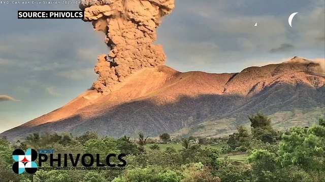 ثوران بركان في الفيليبين يطلق عمودا من الرماد بارتفاع أربعة كيلومترات