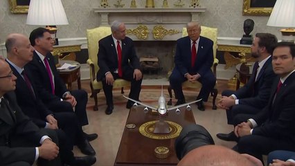 트럼프 "관세 유예 검토 안 해...중국, 철회 안 하면 50% 추가관세" / YTN