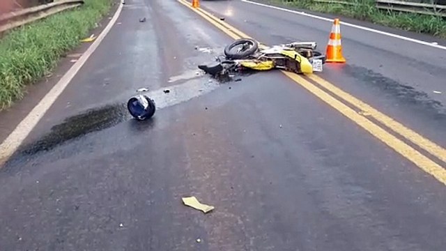 Motociclista morre após colisão com caminhão na PR-180