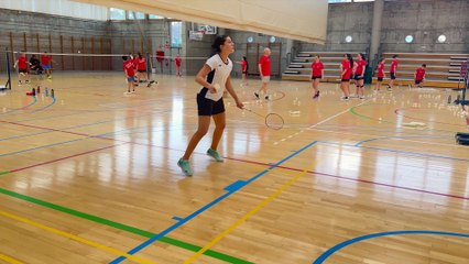 Carolina Marín vuelve a coger una raqueta de bádminton ocho meses después