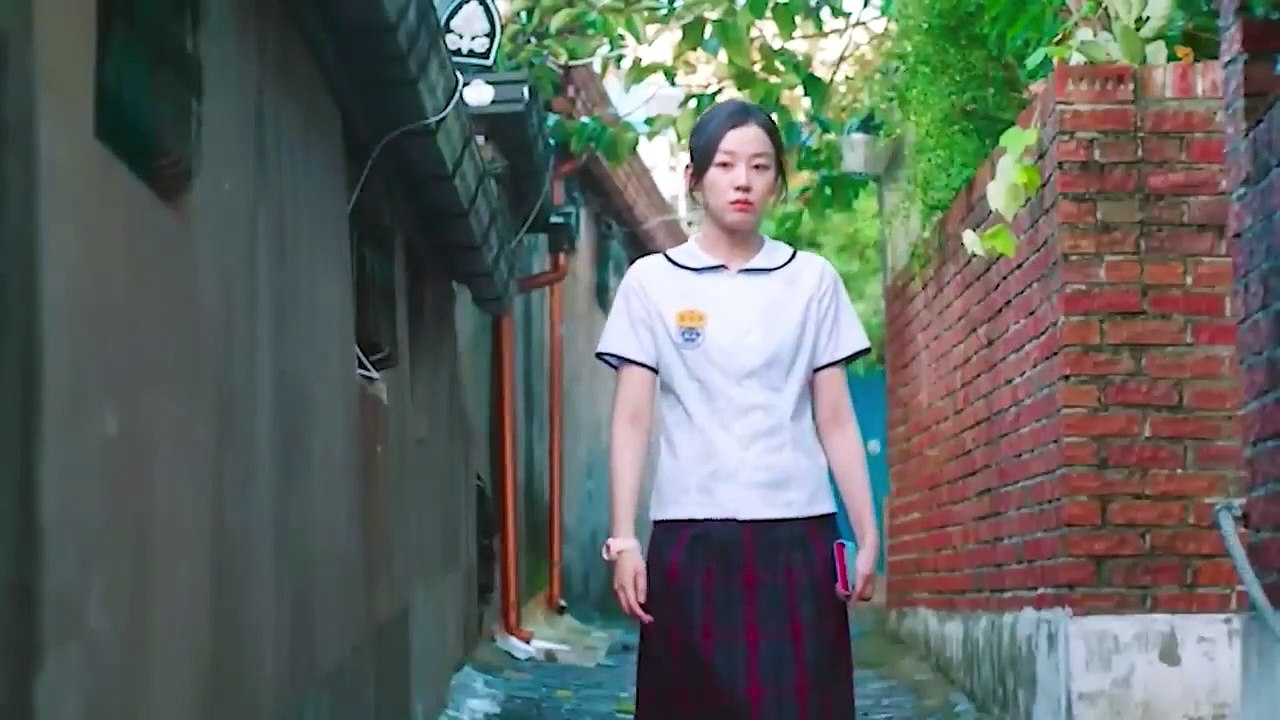 Rich Boy Suddenly becomes poor and meets a girl while working at part time job