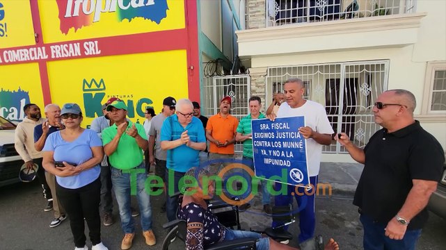 Bajo bombas lacrimógenas afectados caso Munné piquetean oficina principal de SFM