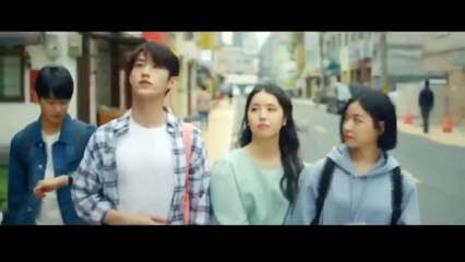 A Young Girl had to Endure the Worst Bullying in her life because of Pursuing a Handsome Guy