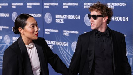 En pleine tourmente, Mark Zuckerberg apparaît hilare et en lunettes de soleil avec sa femme à une prestigieuse soirée
