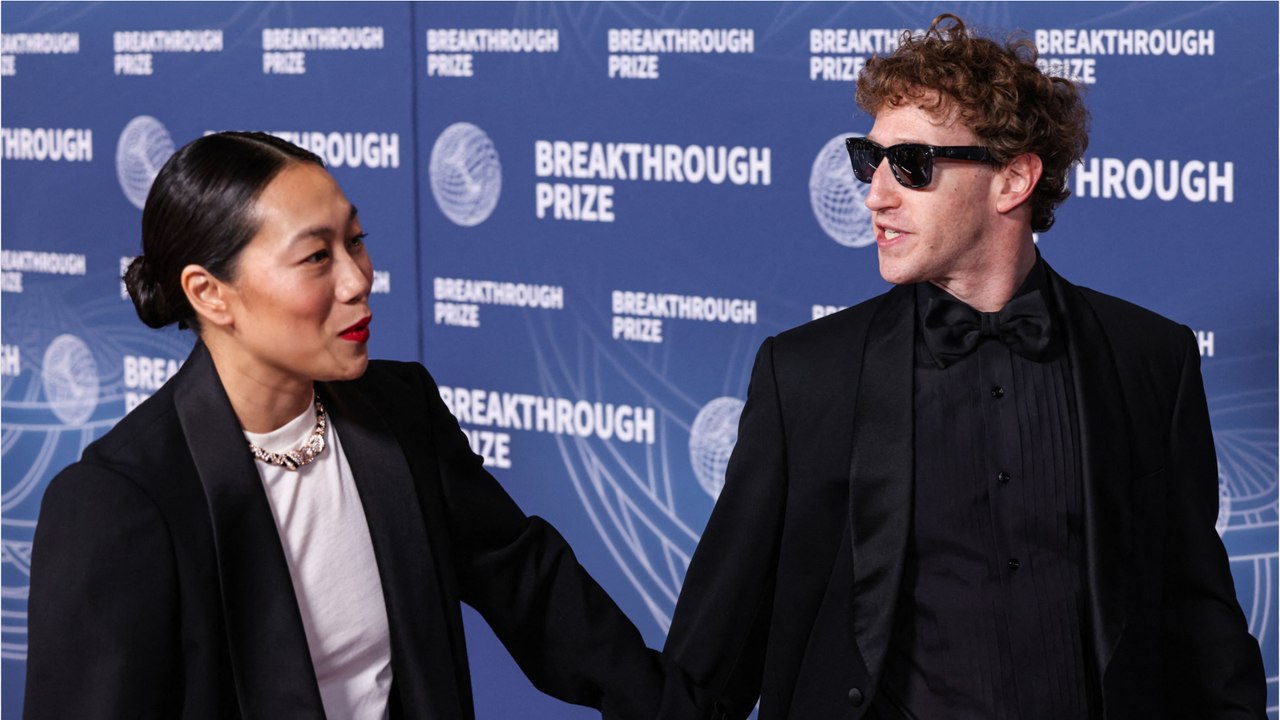 En pleine tourmente, Mark Zuckerberg apparaît hilare et en lunettes de soleil avec sa femme à une prestigieuse soirée