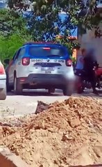 mulher agride motoqueiro que recusou corrida para área de risco