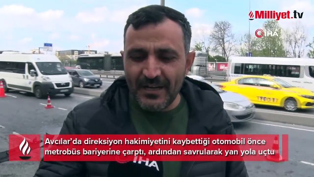 Avcılar E-5'te feci kaza kamerada: Önce metrobüs bariyerine çarptı, ardından savrularak yan yola uçtu