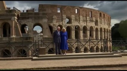 Re Carlo e Camilla a Roma, bagno di folla al Colosseo