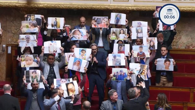 Les députés LFI brandissent des photos d’enfants tués à Gaza à l’Assemblée