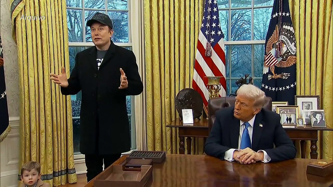 Musk chama publicamente principal assessor comercial de Trump de ‘imbecil’