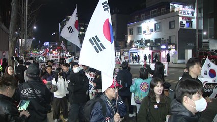 대통령 관저 앞 탄핵 반대 집회..."대선 재출마 촉구" / YTN