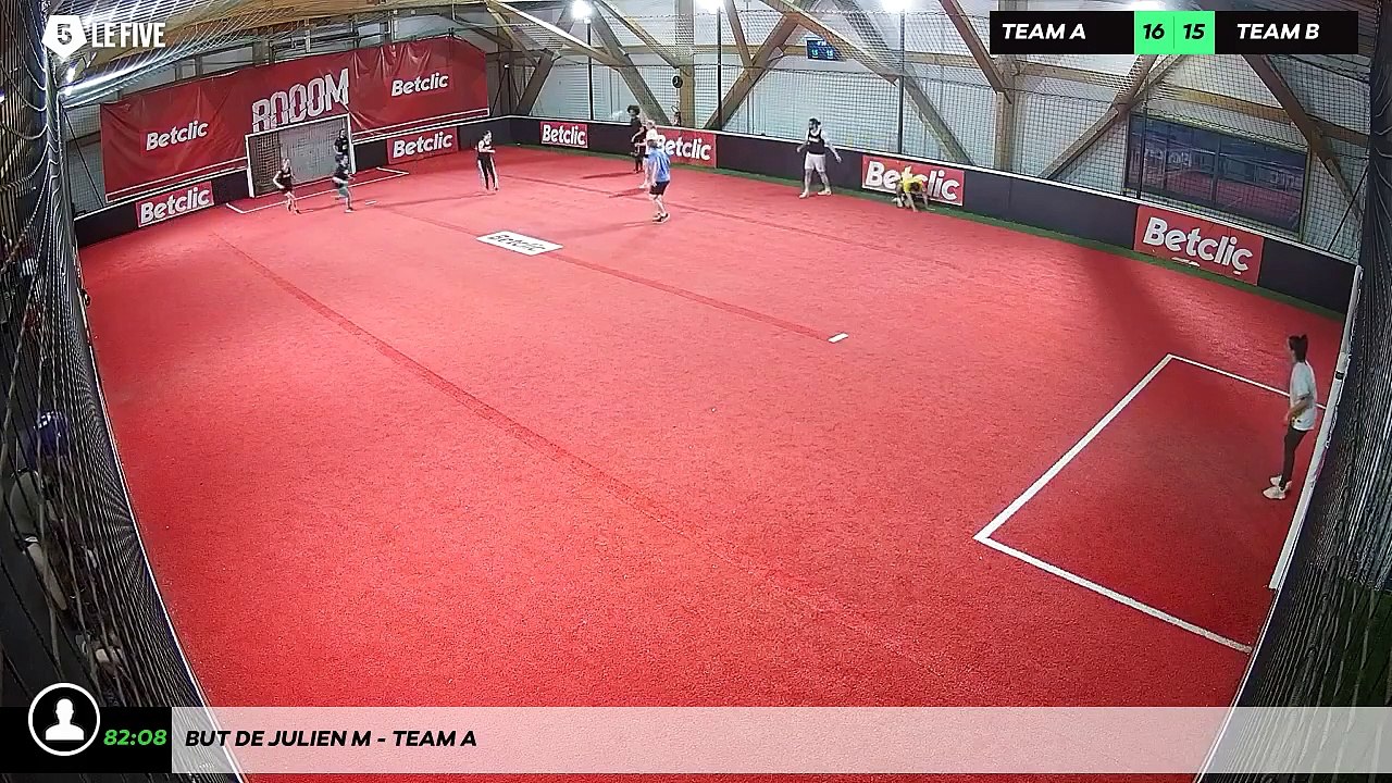 But de Julien M - Team A