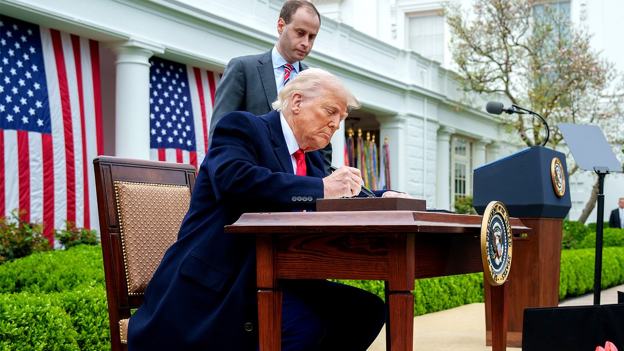 Stocks Tank Again as 104% Tariff Deadline Looms and Apple Suffers Worst Stretch Since 2008