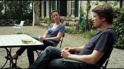 Step-Mom के साथ रिश्ता: फिल्म की पूरी कहानी हिंदी में 🎬