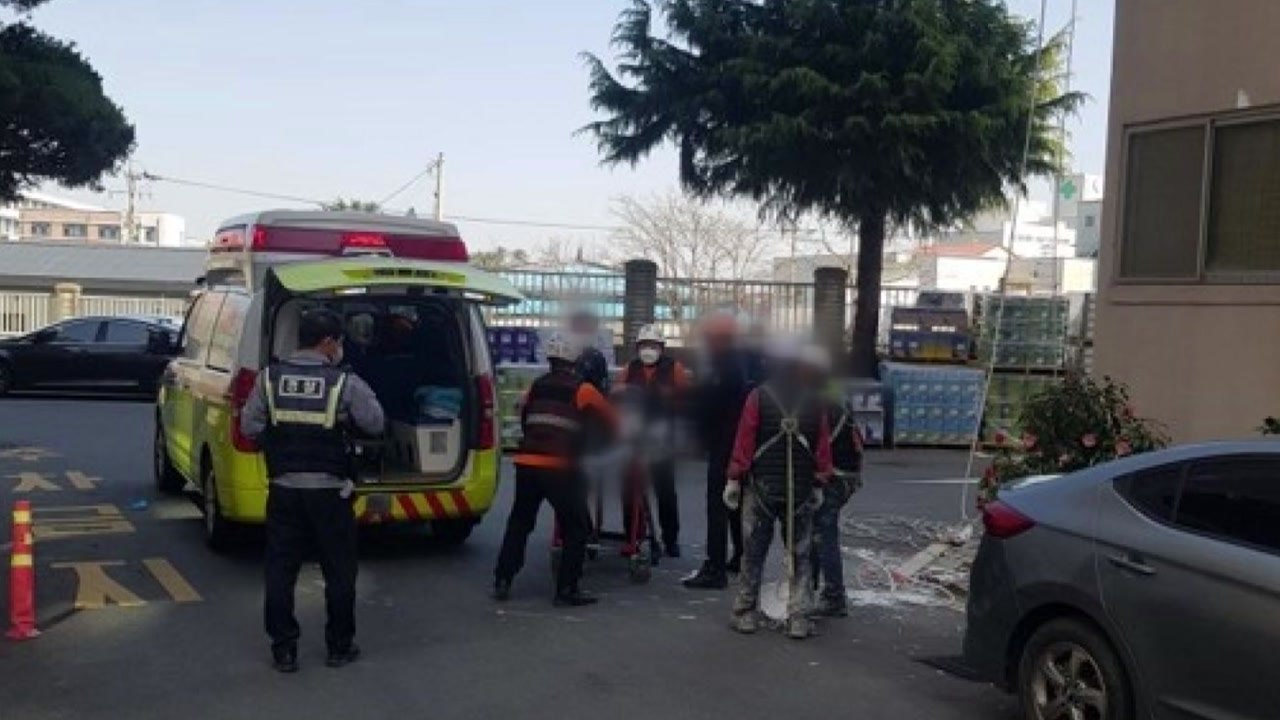 부안 아파트 외벽 페인트칠하던 60대 추락해 숨져 / YTN