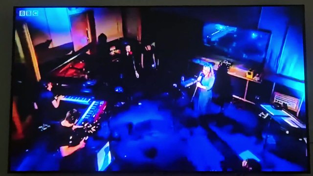 KYLIE MINOGUE - Get Outta My Way (BBC 1 Live Lounge 2011)