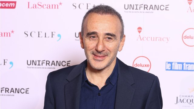 GALA VIDEO - Élie Semoun bientôt papa à 61 ans : que sait-on de sa compagne ?