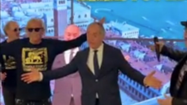 Al Vinitaly Luca Zaia “balla” l’inno che omaggia il Veneto