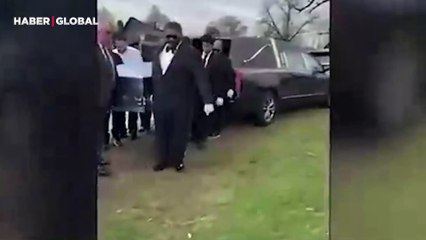 Tüm aile cenaze töreninde tabutla birlikte mezara düştü!