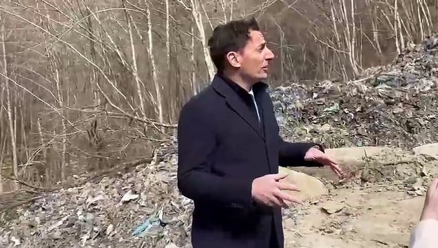 Lo scempio della discarica riemersa dopo anni: Centinaia di tonnellate di rifiuti