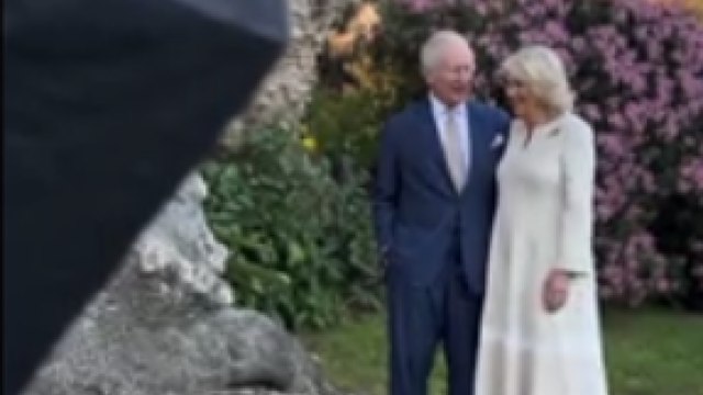 Re Carlo e Camilla in Italia festeggiano 20 anni dalle nozze, sui social il video con «That's amore»
