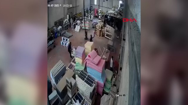 Mobilya fabrikasında çıkan yangını firma sahibi ve çalışanları söndürdü