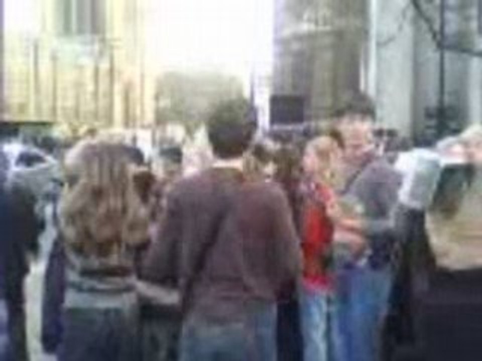 The Medic Droid FSCENE8 & Boys Likes Girls 5 Min To Mignight