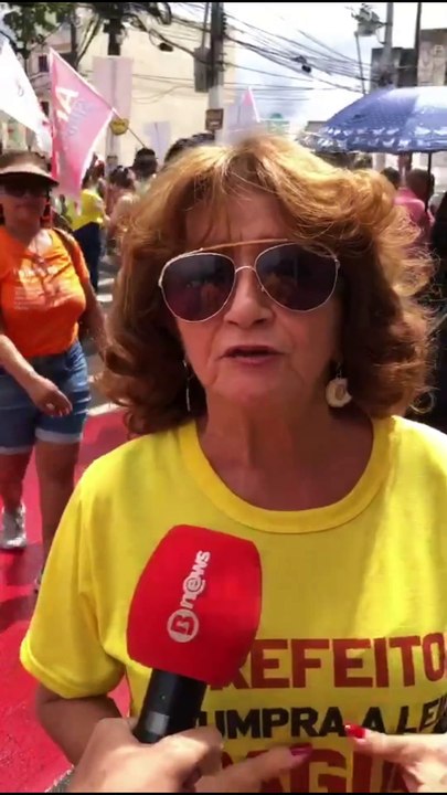 VÍDEO: Professores da rede municipal protestam por piso salarial e ameaçam greve: 'A culpa vai ser do prefeito'