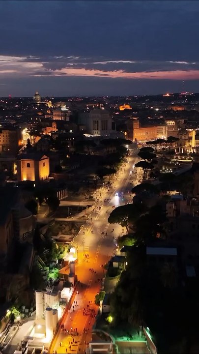 Saleemoffical presentation - The Colosseum, the eternal symbol of Rome, is an architectural masterpiece that tells stories of gladiators, battles and unforgettable performances #Rome