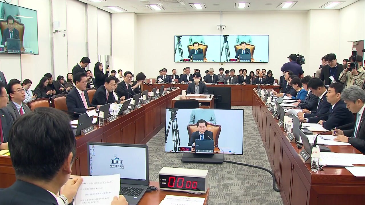 민주, '권한대행 헌법재판관 임명제한법' 법사위 의결 / YTN