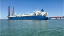 Il video della nave rigassificatrice a Ravenna: «Arrivato il primo carico di Gnl americano, a inizio maggio l'avvio»