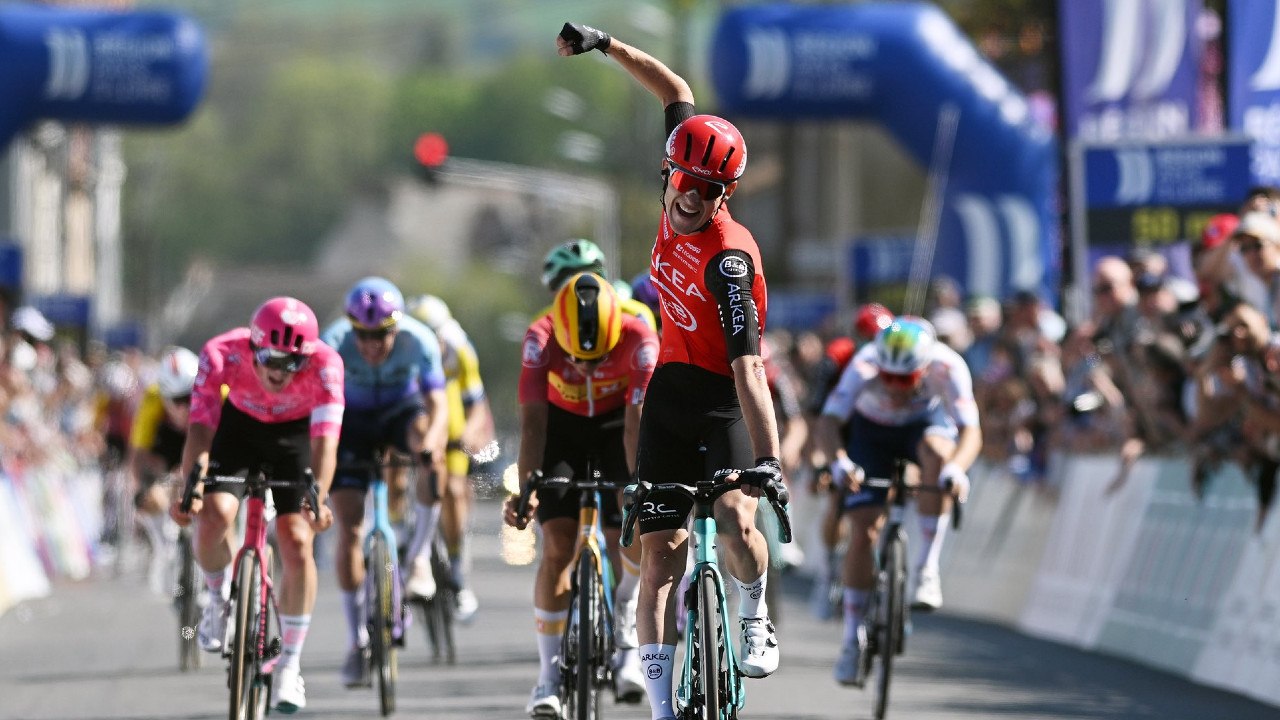 Cyclisme - Région Pays de la Loire Tour 2025 - Le final de la 2e étape... Victor Guernalec piège les favoris