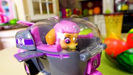 Çizgi film oyuncakları Kaybolan Hello Kitty oyuncağı bulalım Oyun videosu