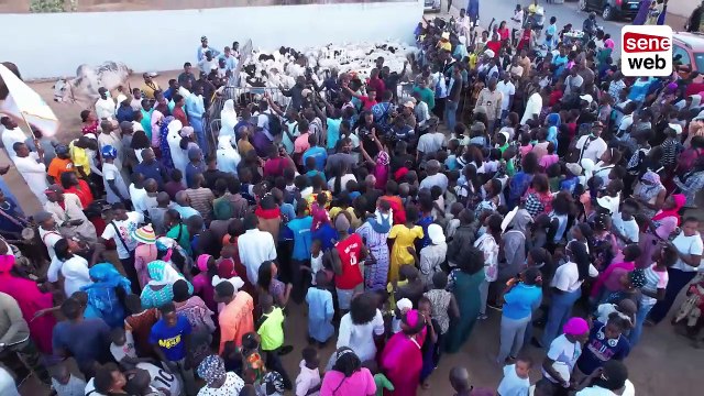 Sokhna Batore épouse de cheikh Bethio chante les louanges de sa Coépouse Sokhna Aida du jamais vue