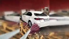 Erzurum’da şiddetli fırtına çatıları uçurdu, çatılardan kopan parçalar araçları hurdaya çevirdi
