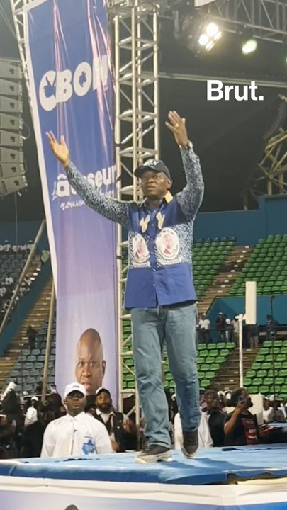 Gabon : quand Brice Oligui Nguema fait le show sur scène