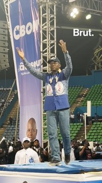 Gabon : quand Brice Oligui Nguema fait le show sur scène